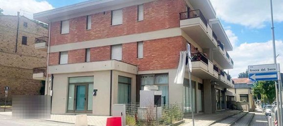 134m² Commercial property in Poggibonsi, Italy No. 311460 17