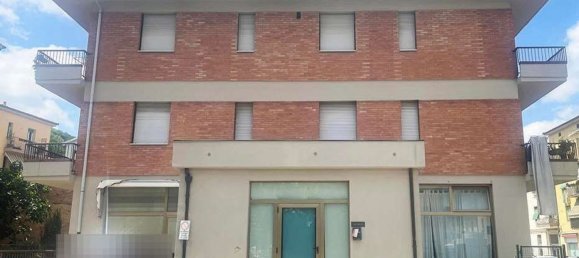 134m² Commercial property in Poggibonsi, Italy No. 311460 18