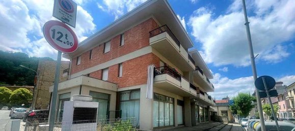 134m² Commercial property in Poggibonsi, Italy No. 311460 22