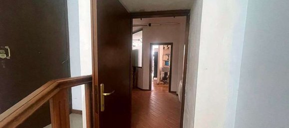 134m² Commercial property in Poggibonsi, Italy No. 311460 13