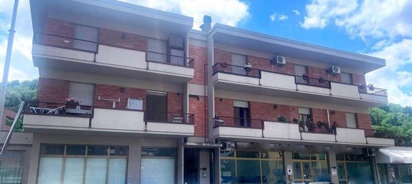 134m² Commercial property in Poggibonsi, Italy No. 311460 4