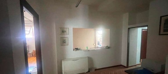 134m² Commercial property in Poggibonsi, Italy No. 311460 9