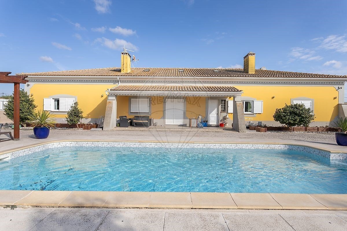 4 bedrooms Villa in Pinhal Novo, Portugal No. 185021