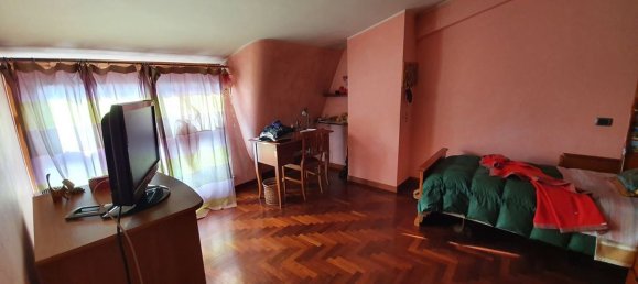 Квартира с 7 комнатами в Фрозиноне, Италия № 32417 11