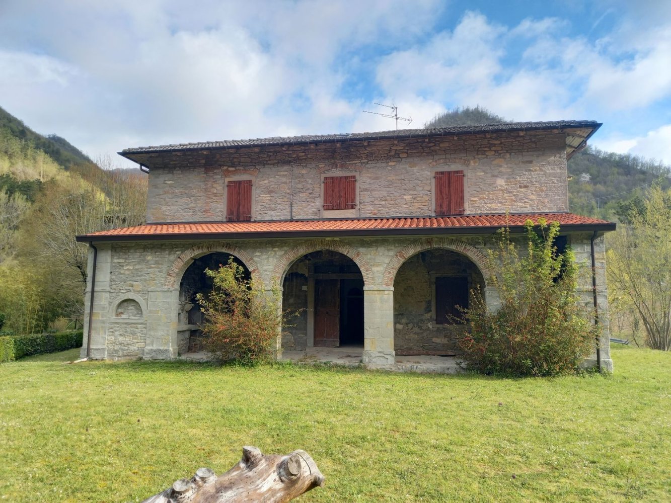 Дом с 14 комнатами в Портико э Сан Бенедетто, Италия № 255204