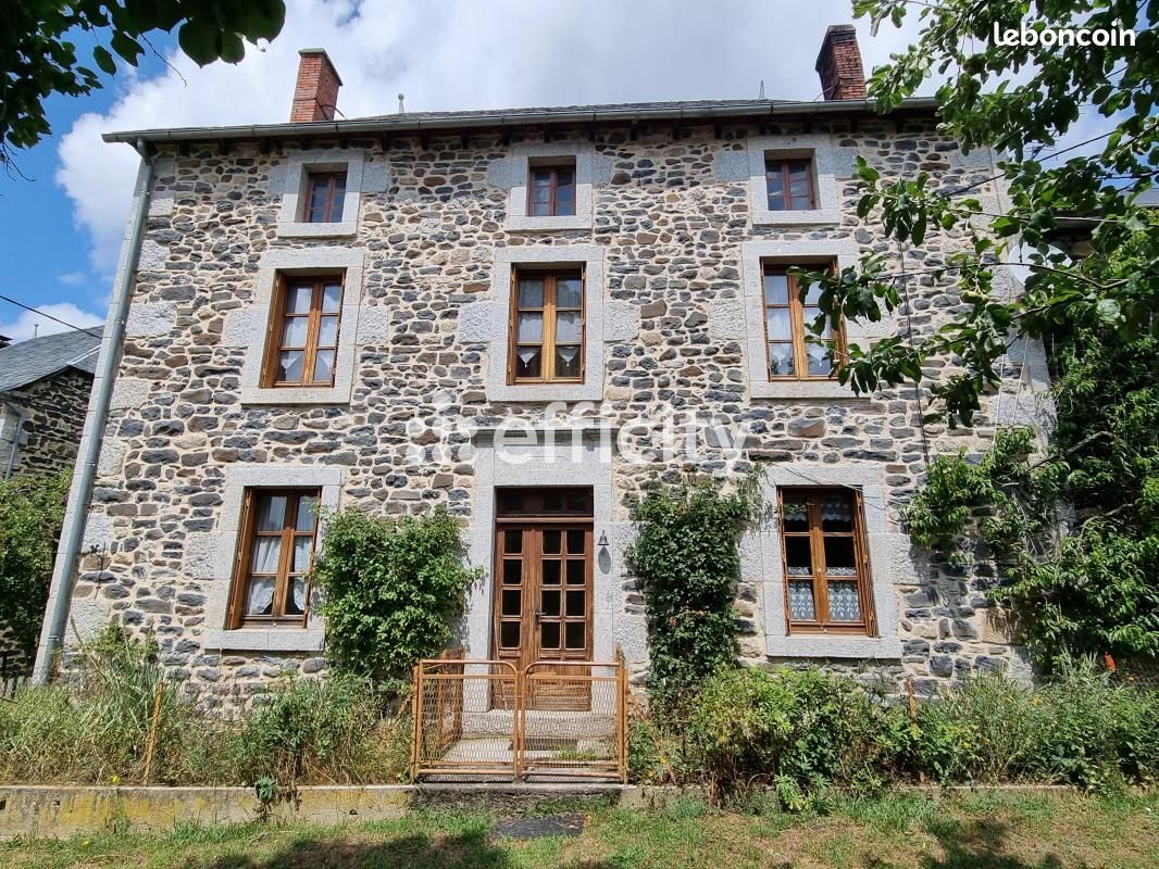 5 bedrooms House in Cantal, France No. 287026