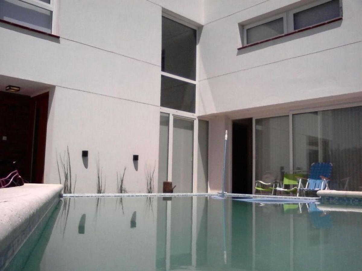 4 bedrooms House in Mar del Plata, Argentina No. 69861