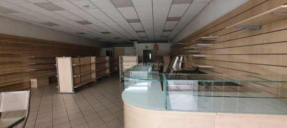 Gewerbliche Immobilie in Abbiategrasso, Italy 150m², Nr. 361056 4