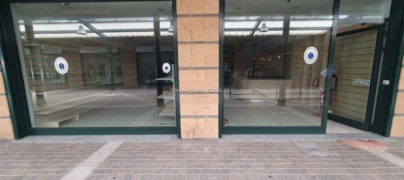 Gewerbliche Immobilie in Abbiategrasso, Italy 150m², Nr. 361056 3