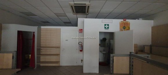 Gewerbliche Immobilie in Abbiategrasso, Italy 150m², Nr. 361056 8
