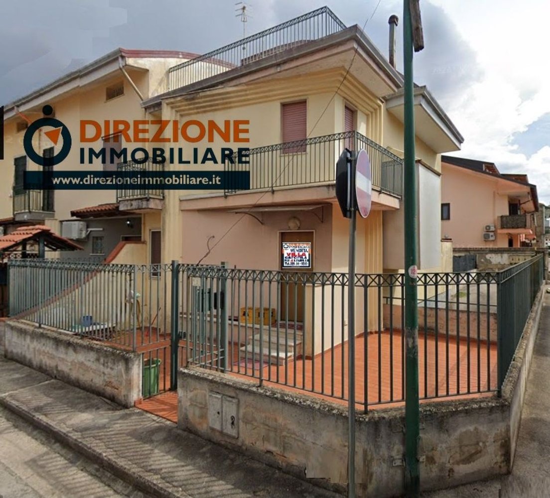 4 rooms House in Trentola Ducenta, Italy No. 222605