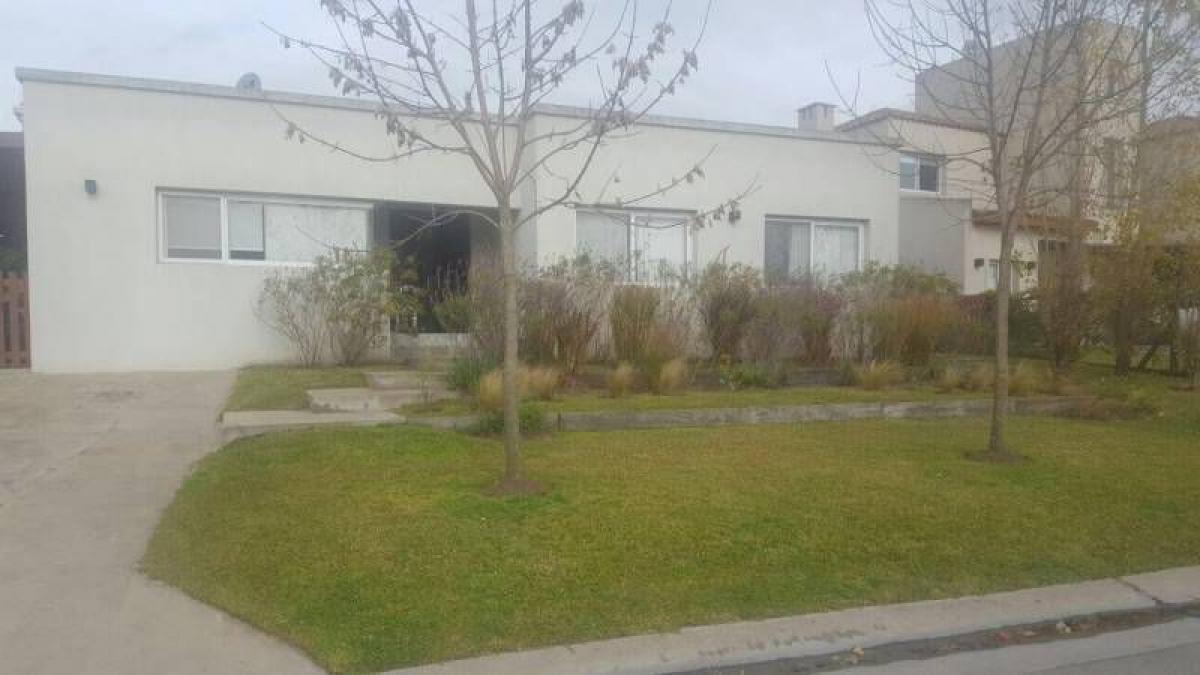 3 bedrooms House in Tigre, Argentina No. 2359