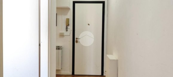 3 rooms Apartment in Florence, Italy No. 43983 20