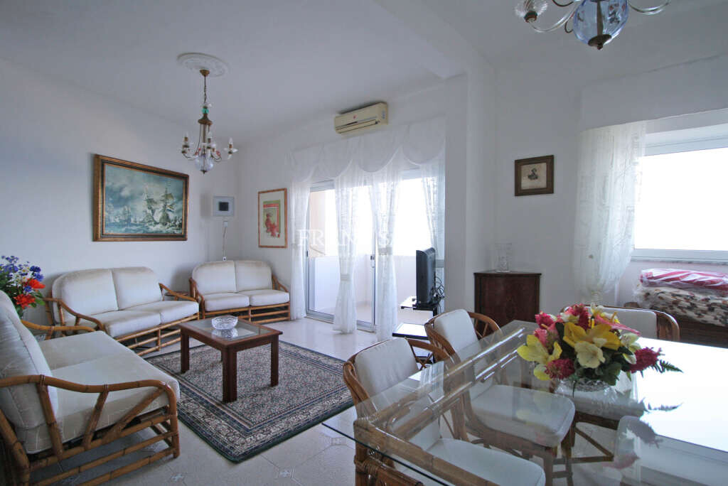 Apartamento de 3 dormitorios en Sliema, Malta No. 8278