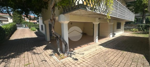 4 bedrooms Apartment in Parma, Italy No. 359914 5