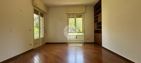 4 bedrooms Apartment in Parma, Italy No. 359914 12