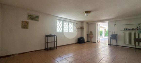 4 bedrooms Apartment in Parma, Italy No. 359914 45