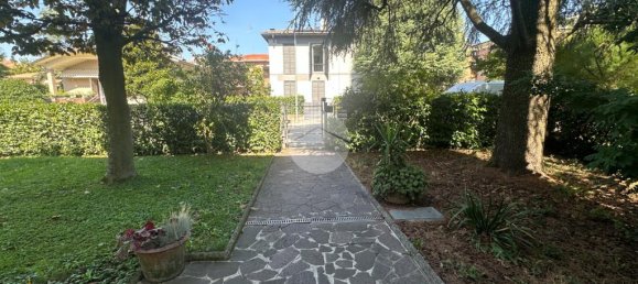 4 bedrooms Apartment in Parma, Italy No. 359914 3