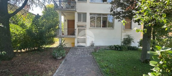 4 bedrooms Apartment in Parma, Italy No. 359914 2