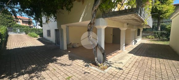 4 bedrooms Apartment in Parma, Italy No. 359914 7