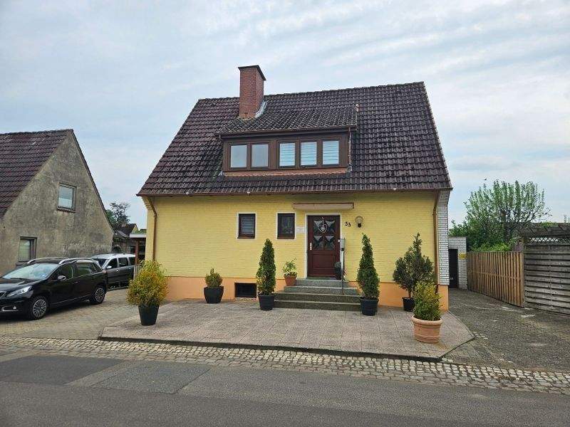 Таунхаус с 8 комнатами в Ноймюнстер, Германия № 368189