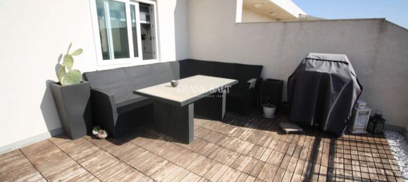 2 bedrooms Apartment in Saint Julian's, Malta No. 10034 2