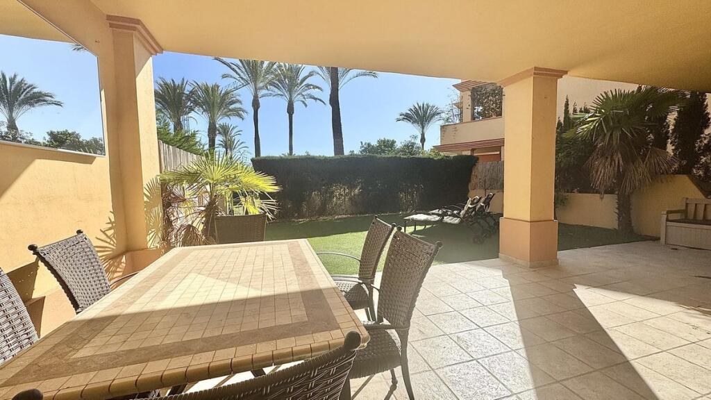 Apartamento de 2 dormitorios en Marbella, Spain No. 183280