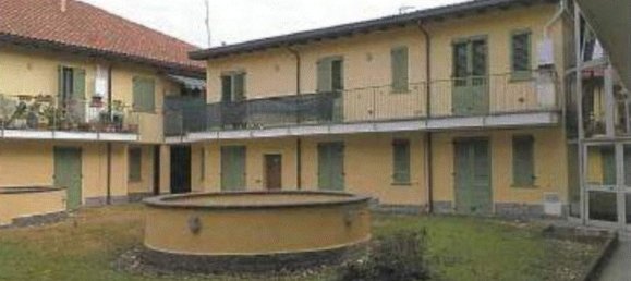 Apartamento de 2 habitaciónes en Castano Primo, Italy No. 1697 2