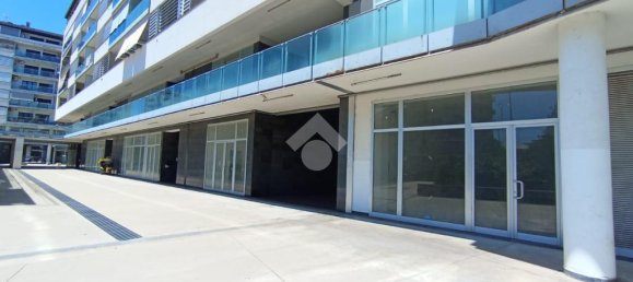 Propiedad comercial de 1 habitación en Cosenza, Italy No. 36181 10