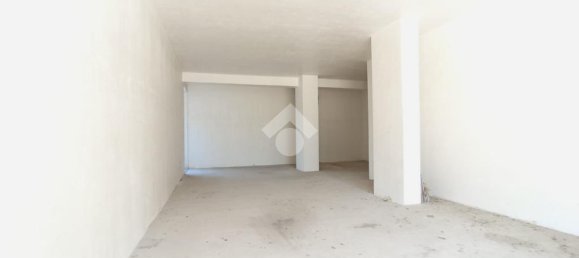 Propiedad comercial de 1 habitación en Cosenza, Italy No. 36181 4