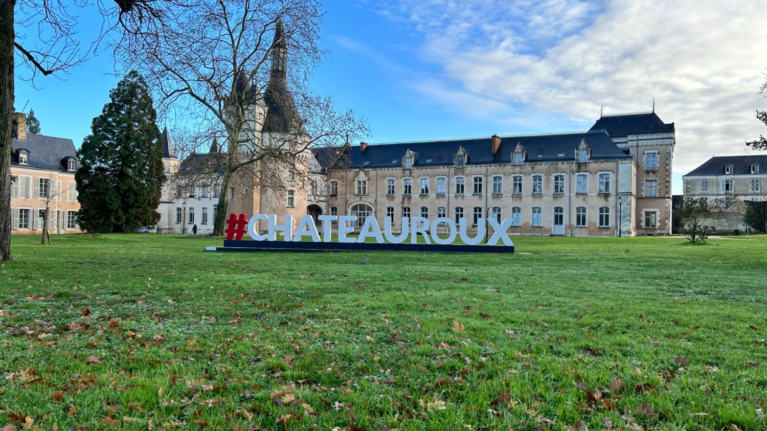 Квартира с 3 спальнями в Шатору, Франция № 58228