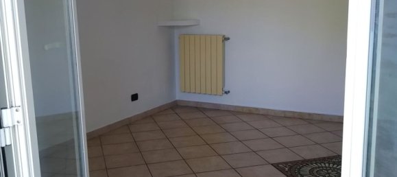 2-salle Appartement à Guidonia Montecelio, Italy No. 256354 12