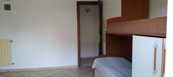 2-salle Appartement à Guidonia Montecelio, Italy No. 256354 3