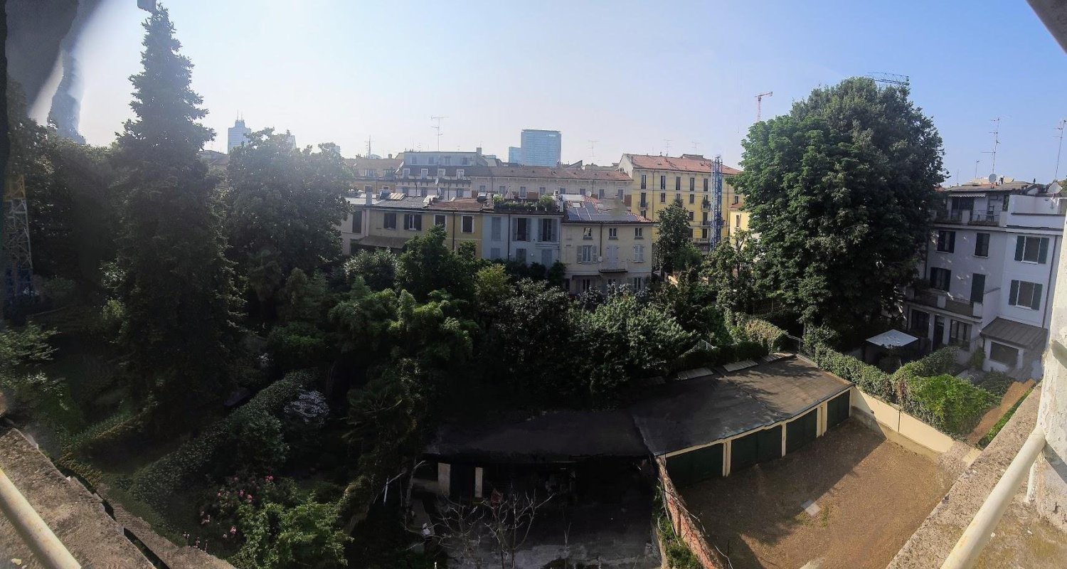 Villa de 20 dormitorios en Milan, Italy No. 358161