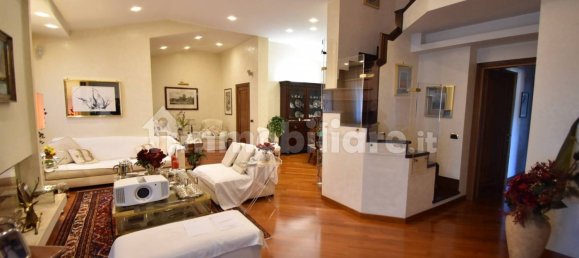 3 غرف نوم شقة في Rome, Italy رقم 350579 11