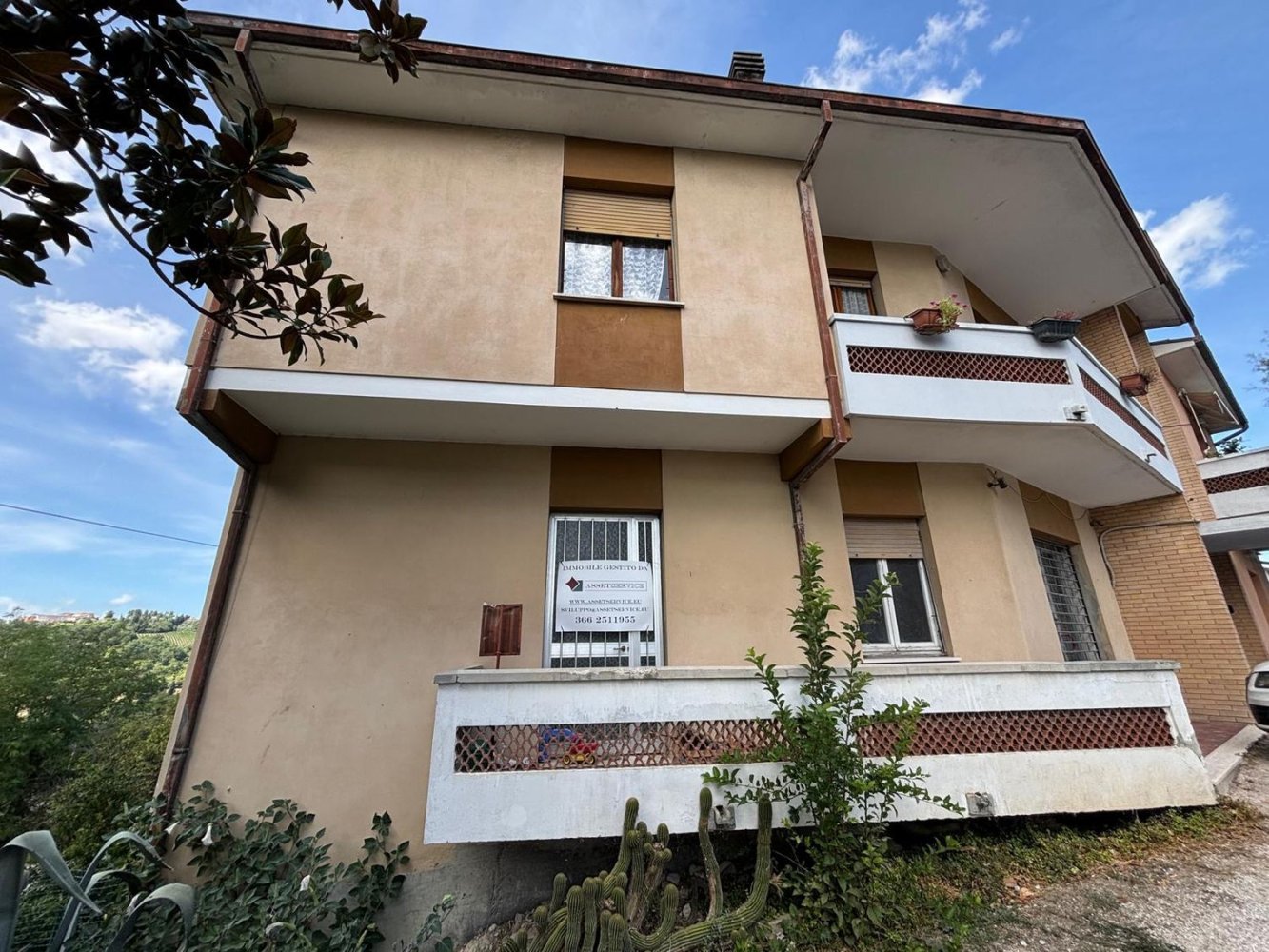 208m² Commercial property in Montefelcino, Italy No. 396532