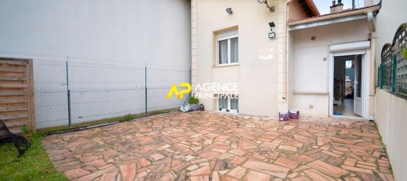 Casa de 3 dormitorios en Bezons, France No. 182060 11