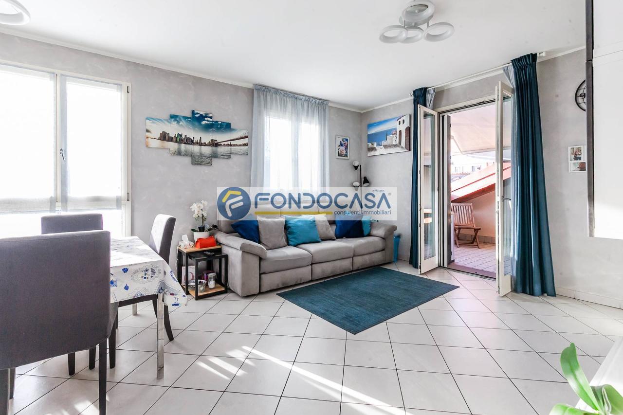 Apartamento de 3 habitaciónes en Monza, Italy No. 38925