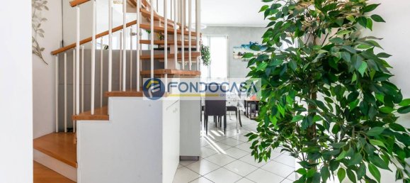 Apartamento de 3 habitaciónes en Monza, Italy No. 38925 90