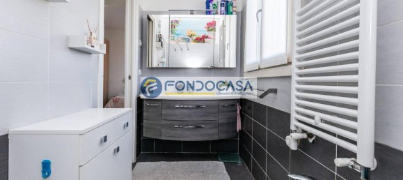 Apartamento de 3 habitaciónes en Monza, Italy No. 38925 98
