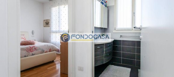 Apartamento de 3 habitaciónes en Monza, Italy No. 38925 86
