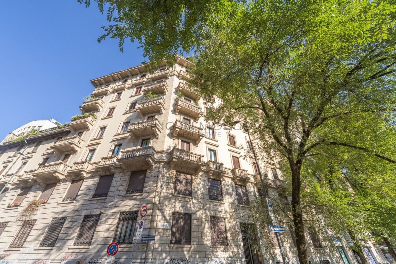 Квартира с 3 комнатами в Милан, Италия № 260624