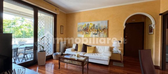 3 bedrooms Apartment in Rome, Italy No. 333604 2