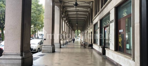 3 rooms Commercial property in Turin, Italy No. 165406 12
