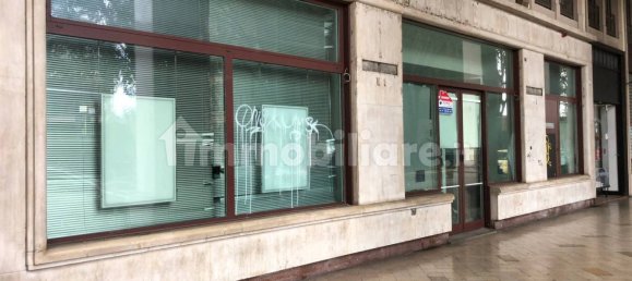 3 rooms Commercial property in Turin, Italy No. 165406 8