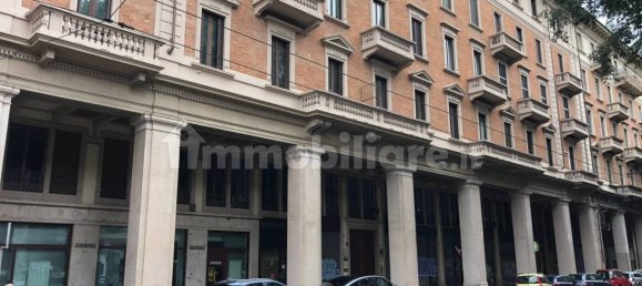 3 rooms Commercial property in Turin, Italy No. 165406 6