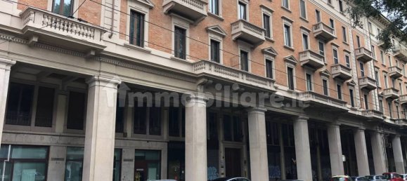 3 rooms Commercial property in Turin, Italy No. 165406 9