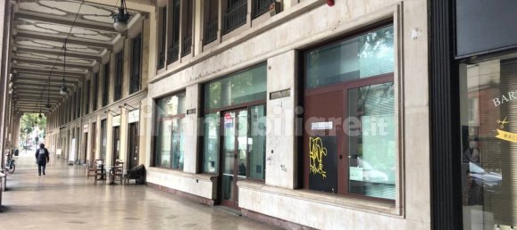 3 rooms Commercial property in Turin, Italy No. 165406 7