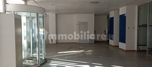 3 rooms Commercial property in Turin, Italy No. 165406 38