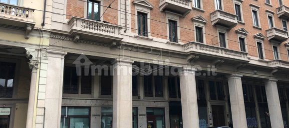 3 rooms Commercial property in Turin, Italy No. 165406 3